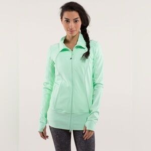 Lululemon Nice Asana in Fresh Teal Mini Hyper Stripe Fresh Teal Size 4